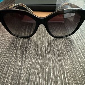 Burberry plaid oversized sunglassses B 4261
